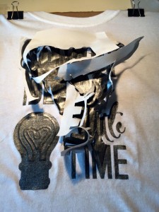 T-Shirt mit Plotter, Freezer Paper und Stoffmalfarbe gepimpt