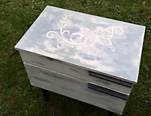 1970'er Nachtschrank mit Chalk Paint ™ gepimpt